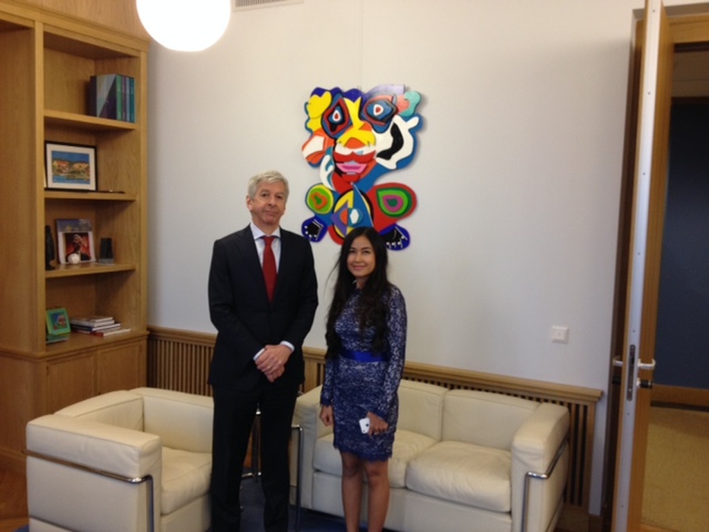 Roja Ting, 3 D sculptuur in hout, Lolo and Pit kopen? Bied vanaf 850!