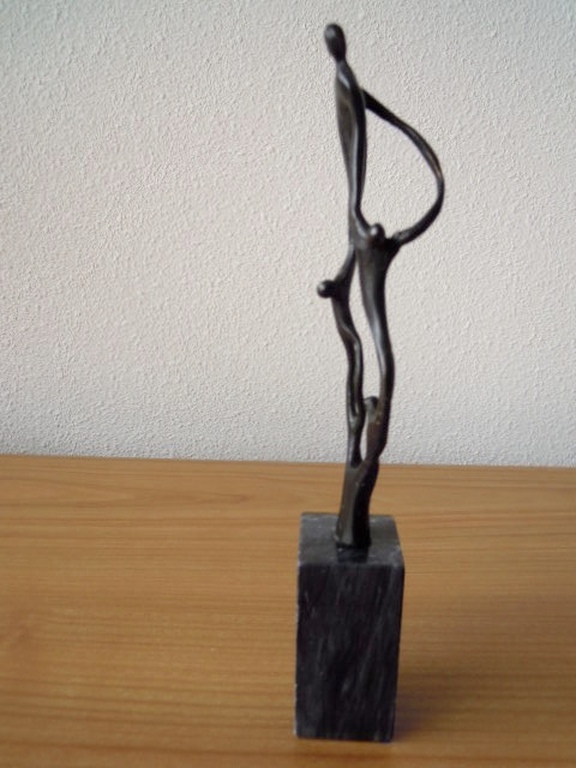 Bronzen beeldje CORRY AMMERLAAN 23 CM HOOG. kopen? Bied vanaf 30!