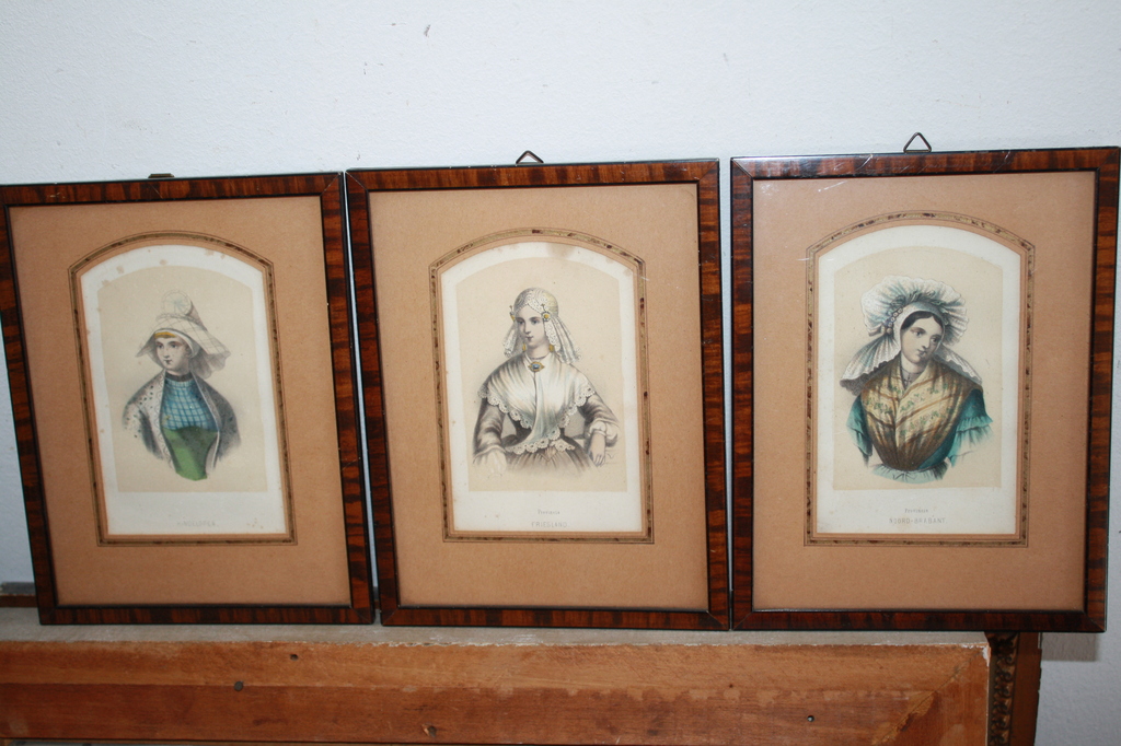 3x ANTIEKE STAALGRAVURE MODEPRENTEN  brabant  - friesland  - hindelopen kopen? Bied vanaf 1!