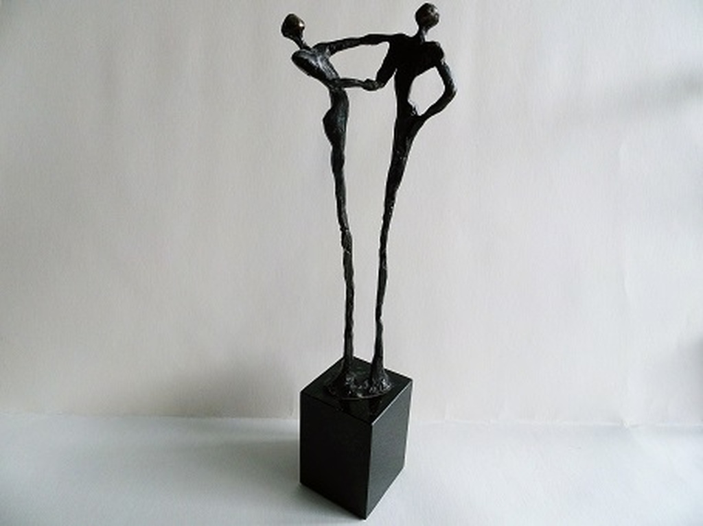 De deal is gemaakt, vriendschap en succes kopen? Bied vanaf 55!