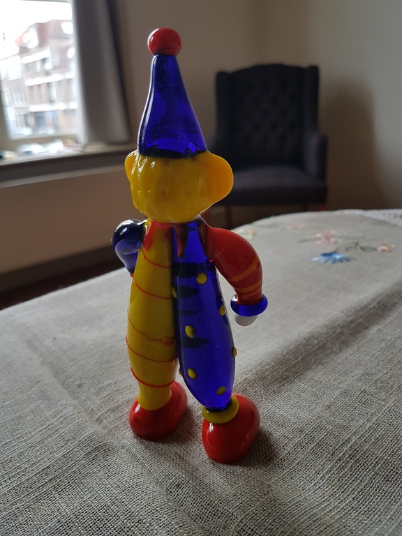 Clown in multicolor glas kopen? Bied vanaf 4!