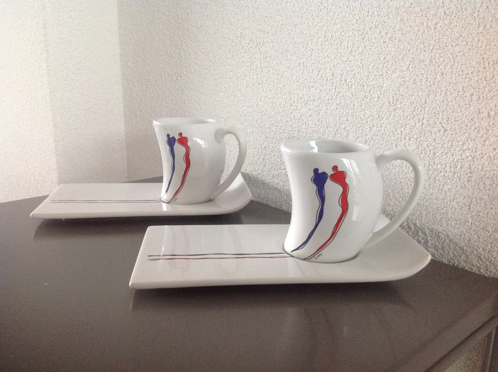 Corry Ammerlaan-van Niekerk: twee porseleinen kop en schotels, working together. kopen? Bied vanaf 13!