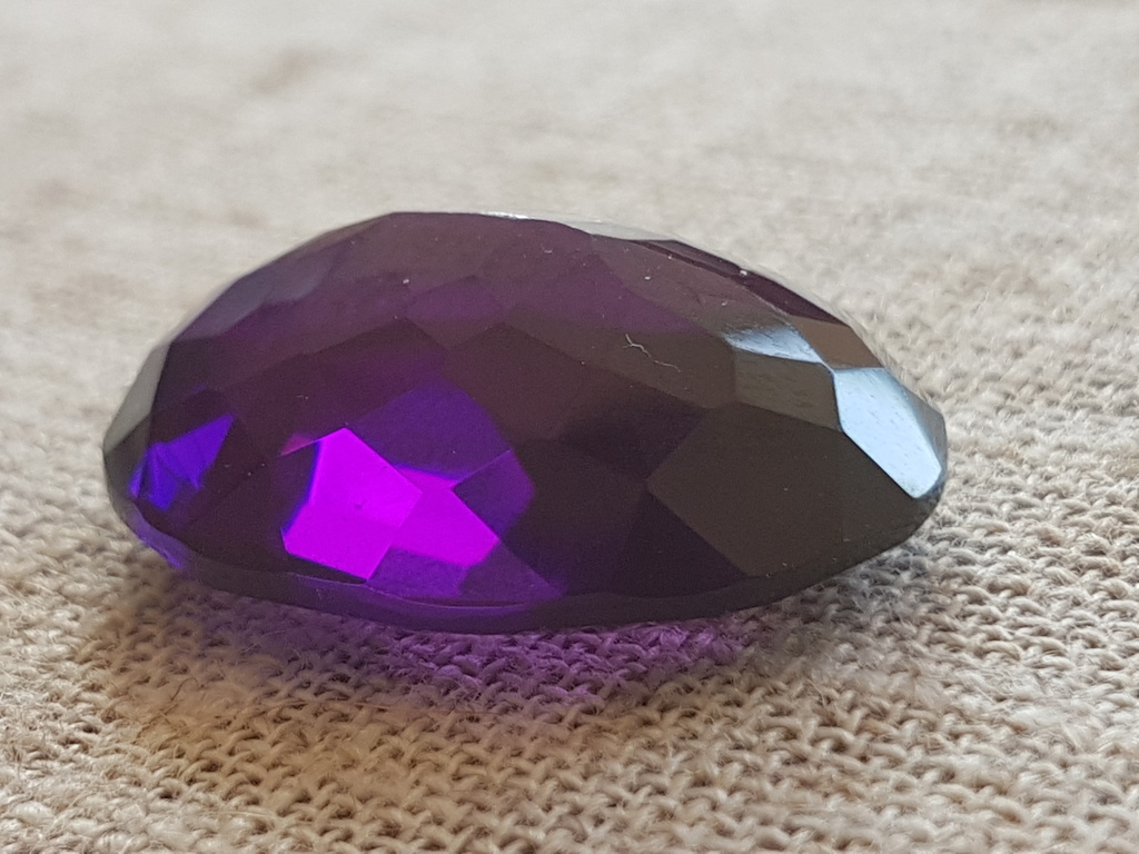 40.60 Ct Certified Oval Voilet Amethyst Gemstone kopen? Bied vanaf 23!
