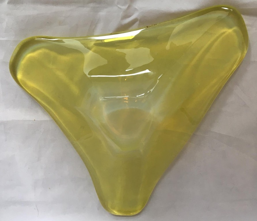 Murano - Citrus gele sommerso en melkwitte triangel schaal of centerpiece kopen? Bied vanaf 1!