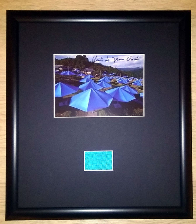 Christo and Jeanne-Claude- Umbrellas Japan- handgesigneerd plus stof. ingelijst verkocht voor € 120!