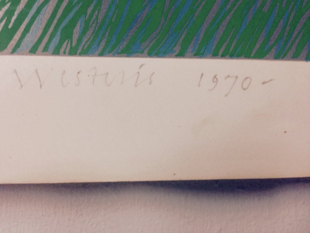 Plantvrouw in glas op tafel buiten. (uit 1970) kopen? Bied vanaf 300!