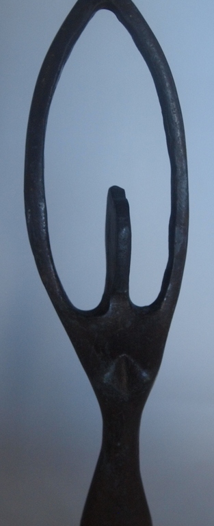 Twee verbronsde metalen beeldjes van een vioolspeler en een danseres kopen? Bied vanaf 1!