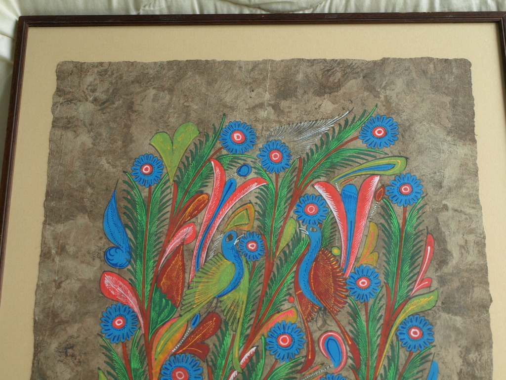 Onbekende kunstenaar : Acryl op zelfgeschept papier , Pauwen – ingelijst  kopen? Bied vanaf 1!