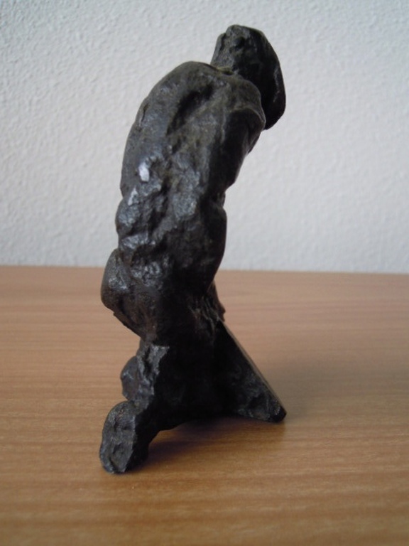 Massief zwaar bronzen beeldje JAAP HARTMAN 12 cm hoog- gesigneerd. kopen? Bied vanaf 25!