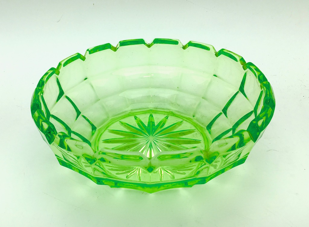 Leerdam glas - Grote annagroene Uranium schaal uit de H2 Collectie -1935 kopen? Bied vanaf 1!