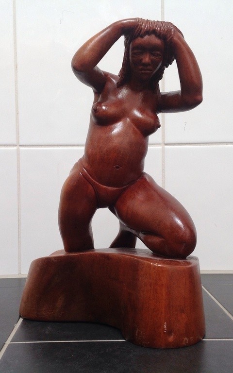Jhunry Udenhout: beeld uit mahoniehout, naked lady, 1998 kopen? Bied vanaf 150!
