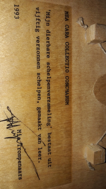 M Trompenaars.  Schelpenverzameling gesigneerd  kopen? Bied vanaf 1!