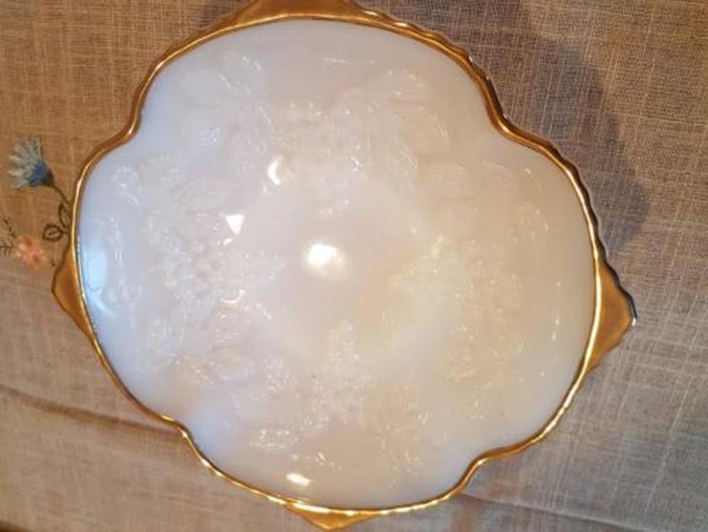 Opaline glazen schaal Francia eind 800 afgewerkt met fijn goud kopen? Bied vanaf 15!