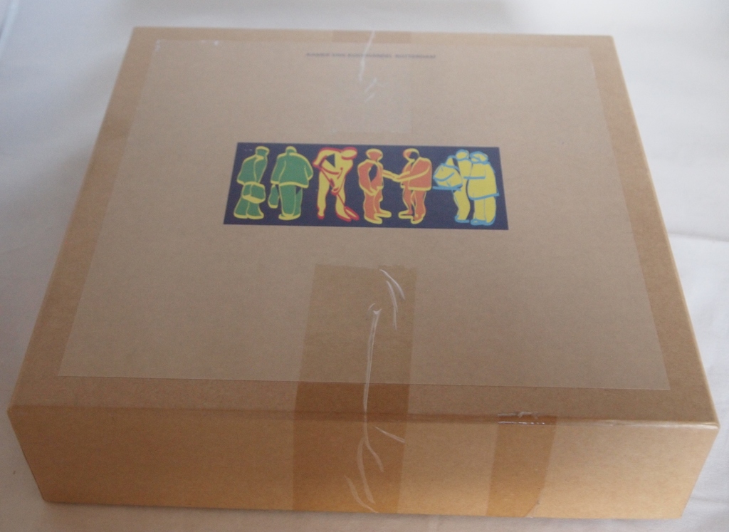 Kommer Kors voor KvK Rotterdam - platelen kleeurijk gedecoreerde schaal met zilv kopen? Bied vanaf 15!