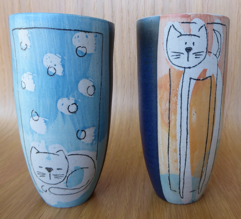 twee vaasjes met poezenmotief kopen? Bied vanaf 30!