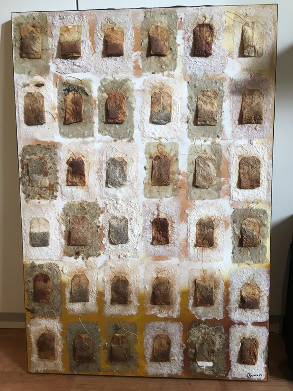 Riet Mooren, "Thee" Acryl/thee(zakjes) op plaat, afgewerkt met looden omlijsting verkocht voor € 75!