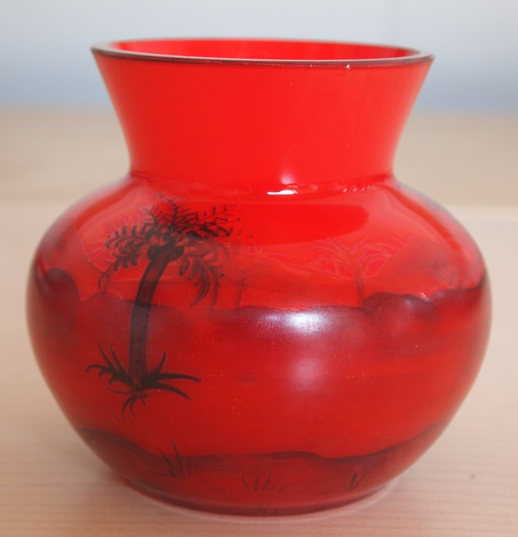 Boheems glazen Tango vaasje met emaille decor van een oase landschap kopen? Bied vanaf 20!