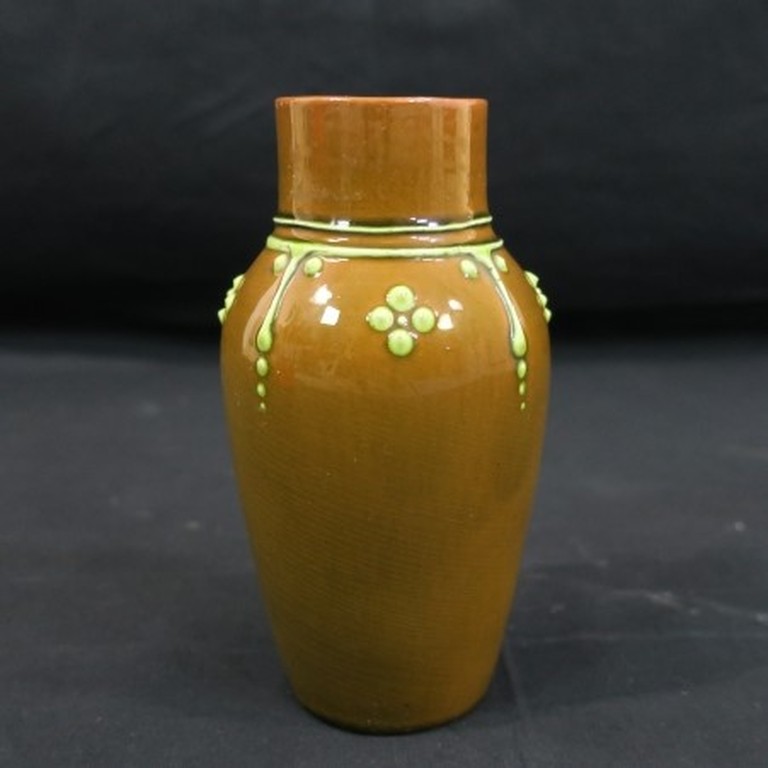 Katwijk: Geglazuurd vaasje met gestileerd decor kopen? Bied vanaf 30!