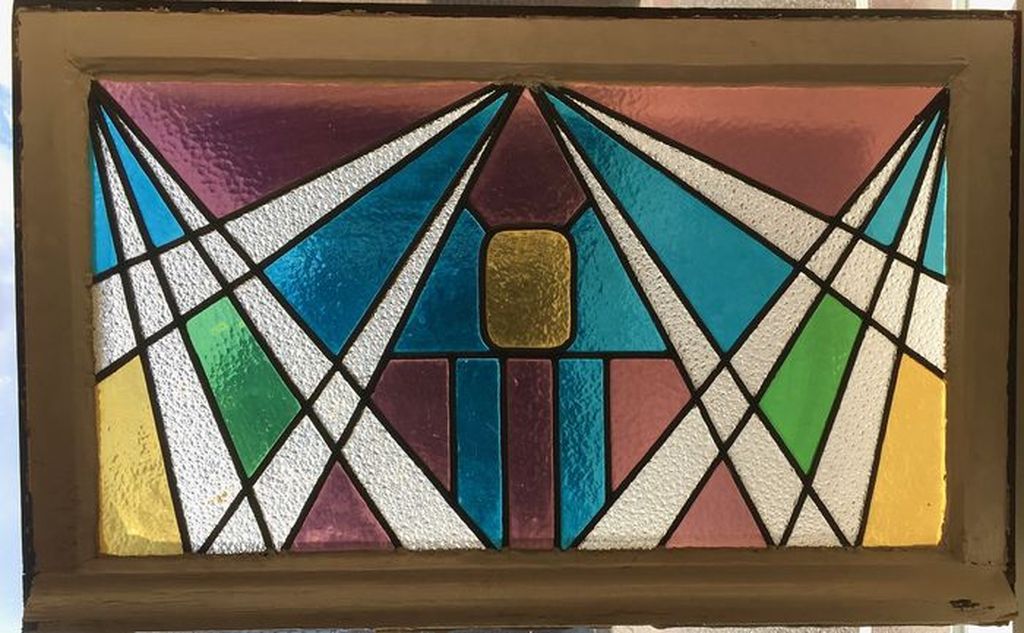 Groot art deco glas-in-lood raam met modernistisch decor ca. 1930 kopen? Bied vanaf 29!