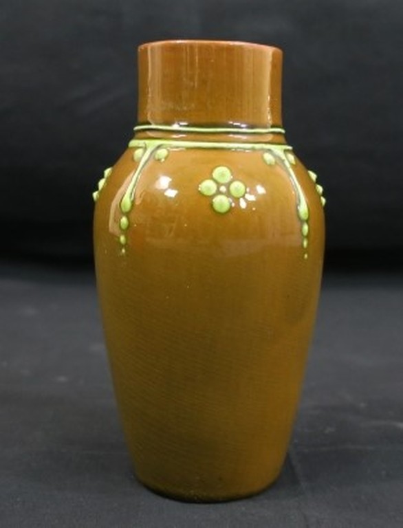 Katwijk: Geglazuurd vaasje met gestileerd decor kopen? Bied vanaf 30!