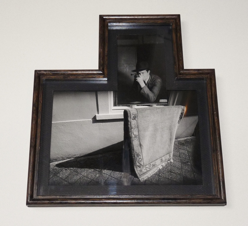 Paul Bogaers, Gangster bij tapijt, Foto in bijzondere lijst verkocht voor € 220!