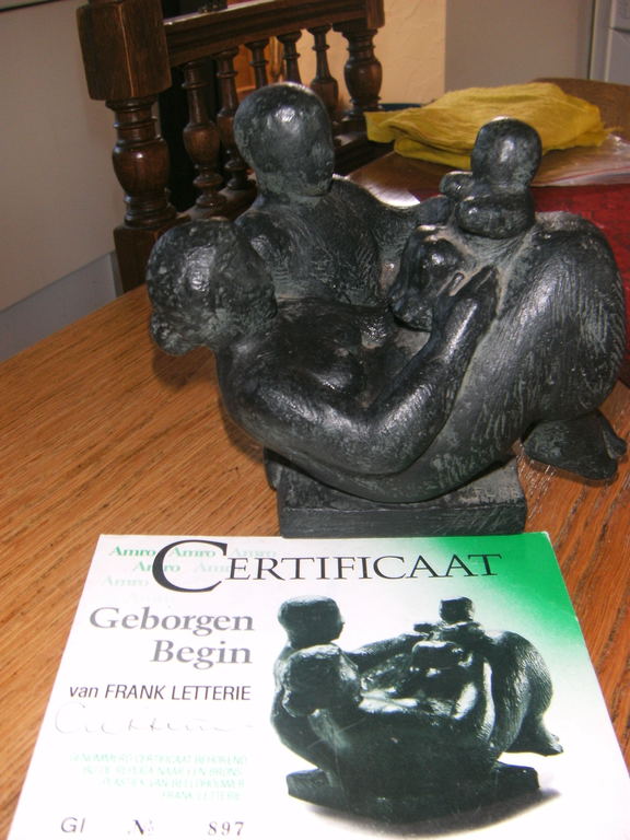 Frank Letterie Geborgen begin 1988 sculptuur in brons kopen? Bied vanaf 50!