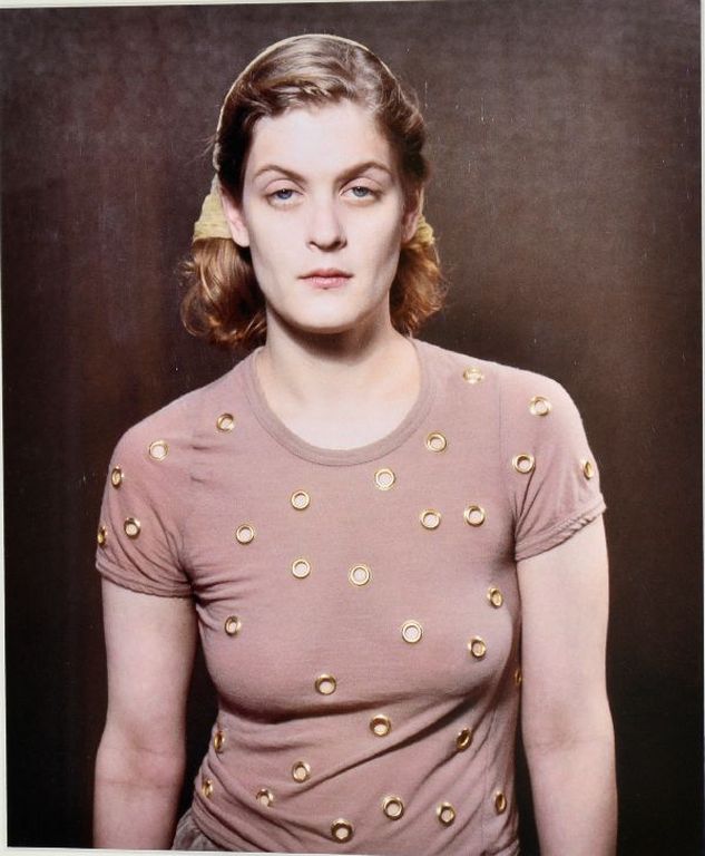 Bernhard Prinz: C-Print (Foto). Vrouw. Ingelijst kopen? Bied vanaf 300!