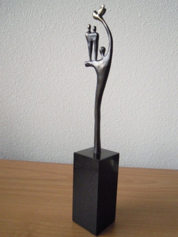 CORRY AMMERLAAN prachtige bronzen of verbronst beeldje op sokkel 23 cm hoog. kopen? Bied vanaf 15!