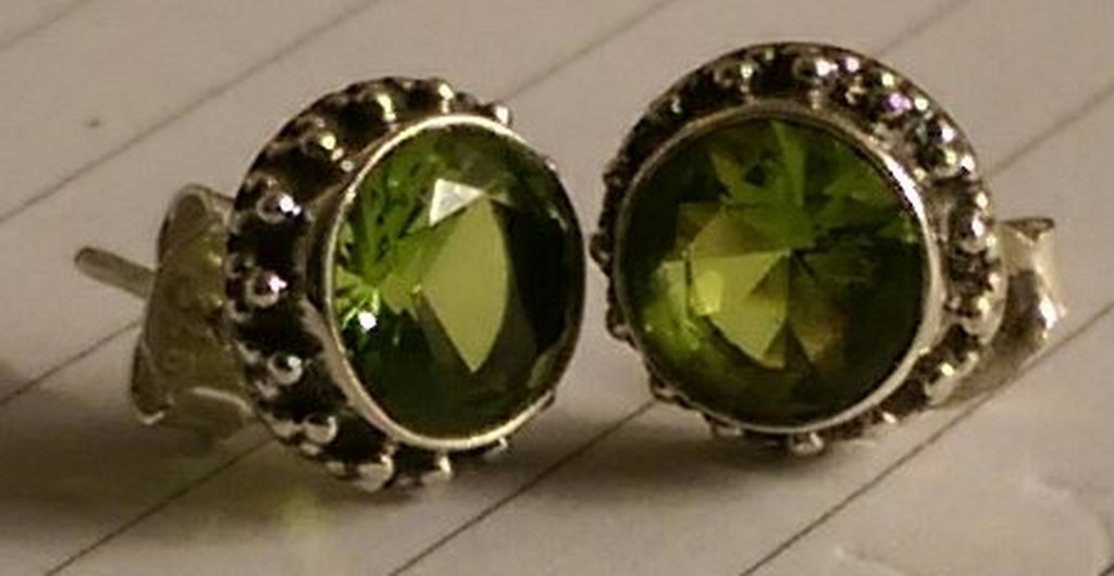 Zilveren oorbellen met peridot(helder groen) kopen? Bied vanaf 20!
