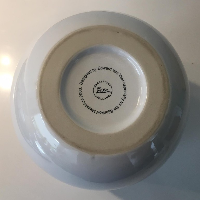 Aardewerken tulpenvaas ontwerp Edward van Vliet voor de Bijenkorf Maastricht  kopen? Bied vanaf 40!