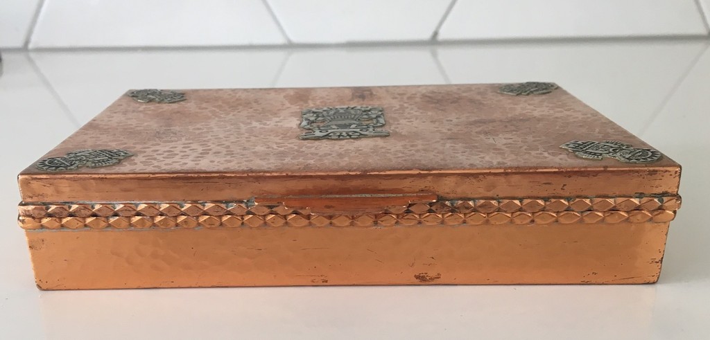 Hand gehamerde koperen Zuid-Amerikaanse sigarendoos met zilveren Maya decoratie kopen? Bied vanaf 30!