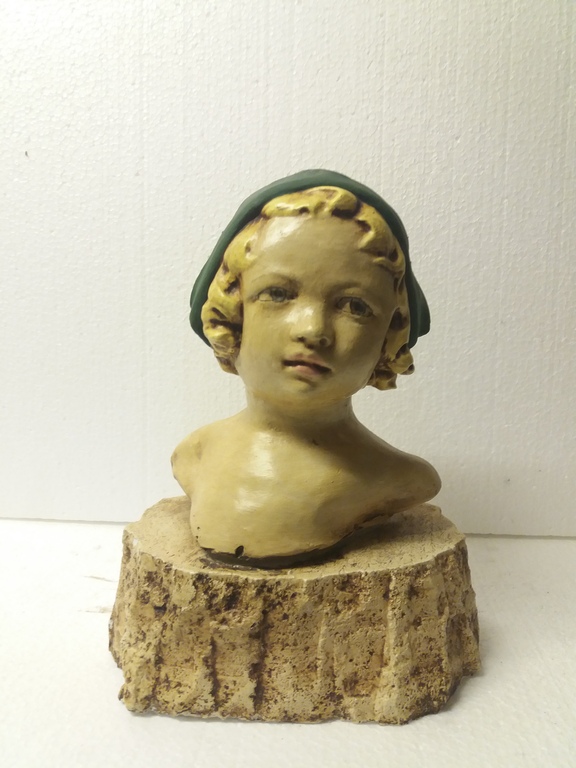 Een polychroom beschilderde gipsen buste van een jonge vrouw, kopen? Bied vanaf 1!