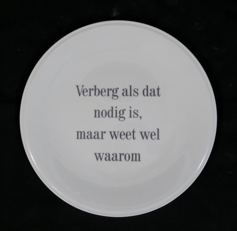Margriet Kemper: Keramieken bord, Verberg als dat nodig is verkocht voor € 14!