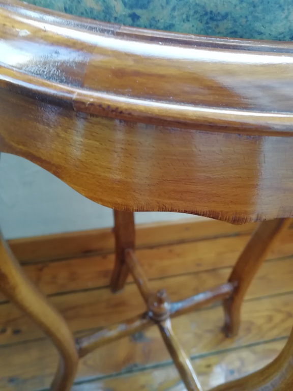 prachtig rustiek massief houten bijzet tafel met marmeren blad kopen? Bied vanaf 50!