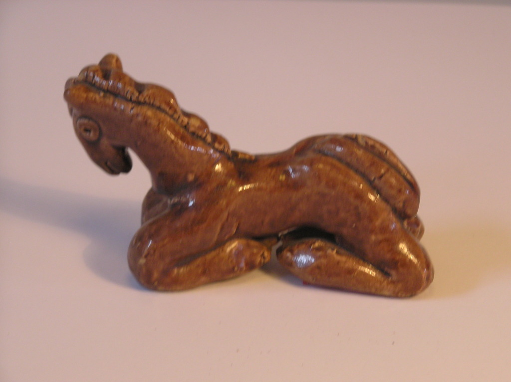 Luigi de Lerma, plastiek van een liggend paardje kopen? Bied vanaf 28!