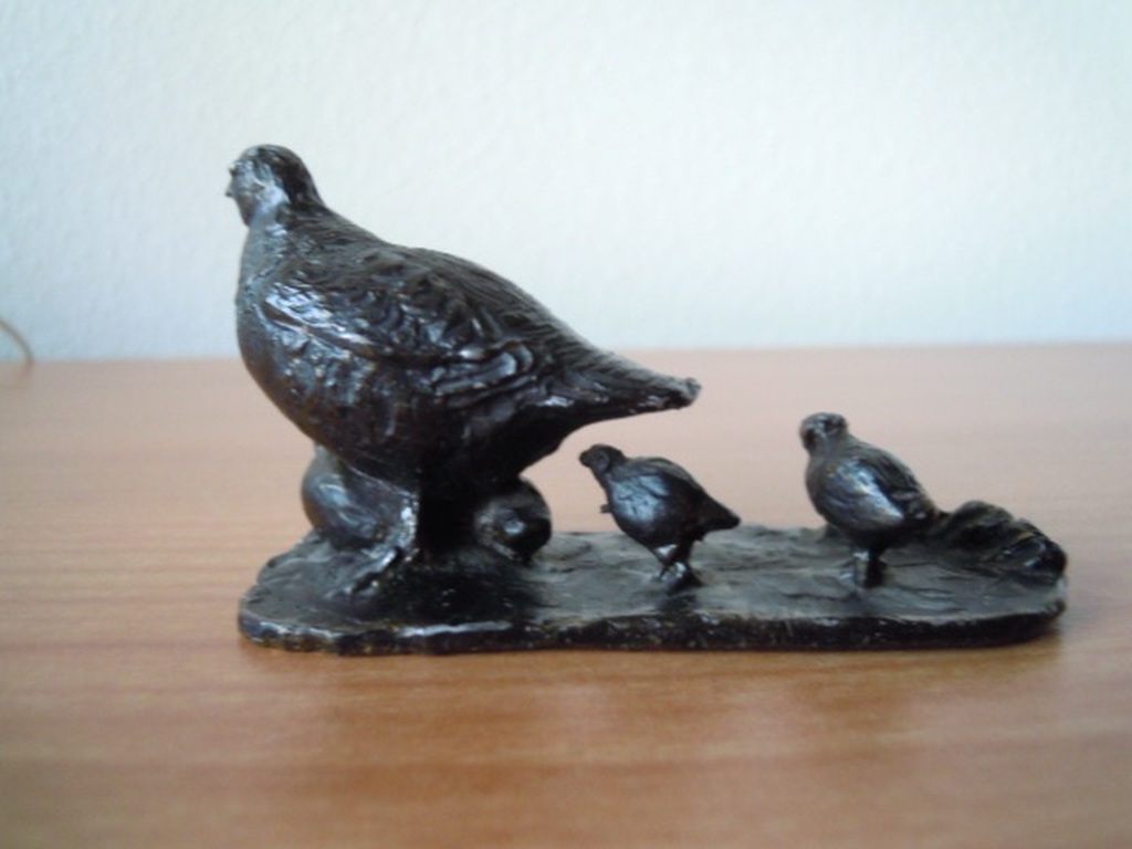 Bronzen of verbronst beeldje -Grote met kleine vogeltjes. kopen? Bied vanaf 20!