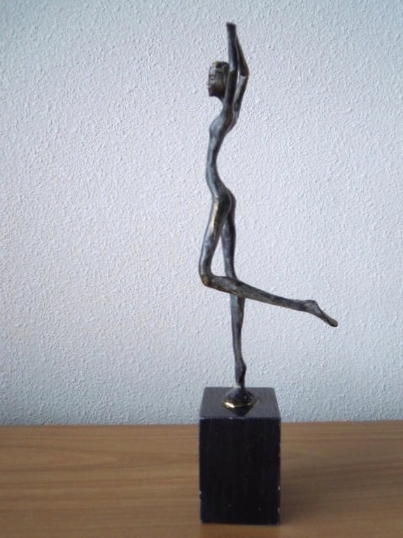 Prachtig slank beeld van Corry Ammerlaan - 30 cm hoog. kopen? Bied vanaf 35!