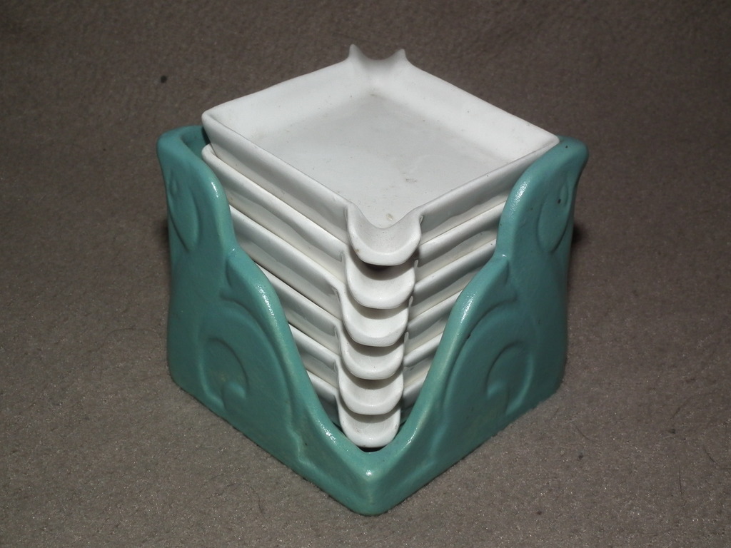 Art Deco Petrus Regout mintgroene houder met 6 witte asbakjes kopen? Bied vanaf 30!