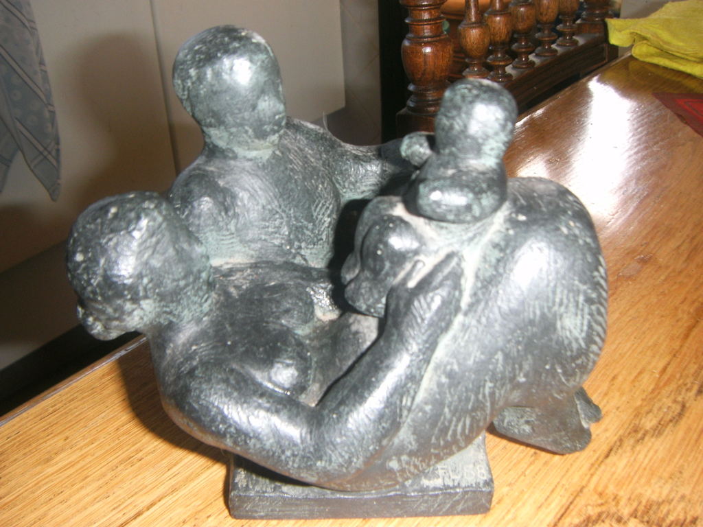Frank Letterie Geborgen begin 1988 sculptuur in brons kopen? Bied vanaf 50!