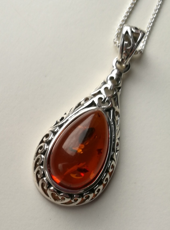 Zilveren ketting met hanger en amber kopen? Bied vanaf 27!