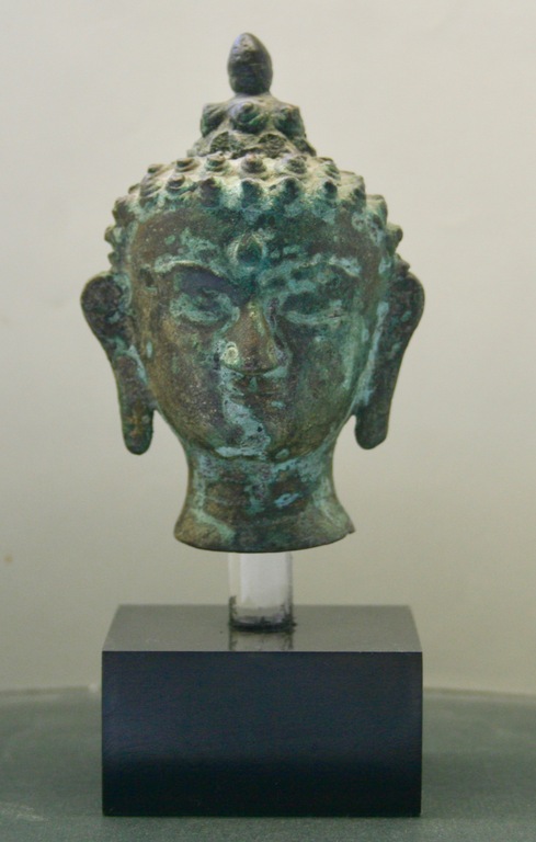 Drie bronzen beeldjes kopen? Bied vanaf 40!