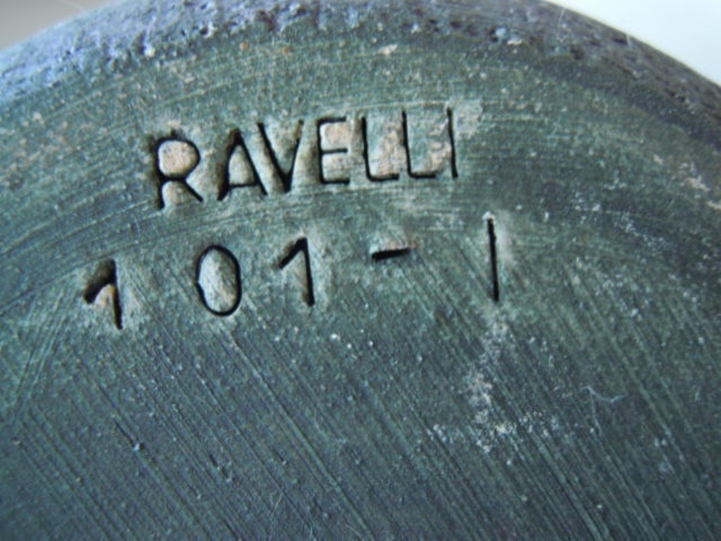RAVELLI vaas 22 cm hoog in prachtige staat-gesigneerd en nr. kopen? Bied vanaf 20!
