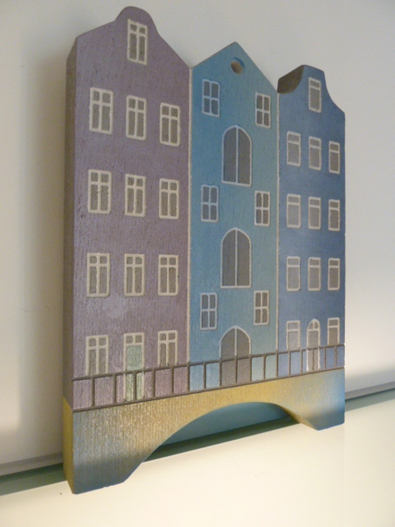 Stenen relief “Aanzicht grachtenpanden A'dam” kopen? Bied vanaf 100!