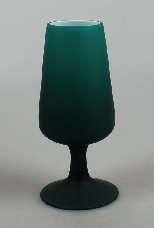 Carlo Moretti groene bokaal op voet satijnglas kopen? Bied vanaf 28!