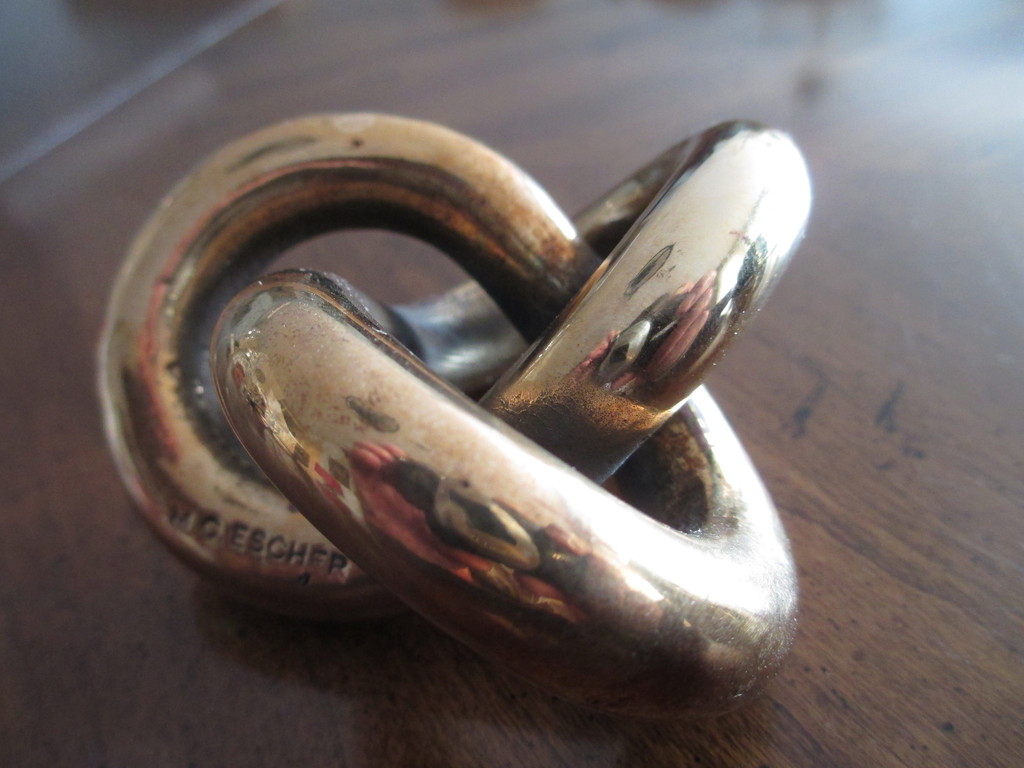 bronze knoop van escher verkocht voor € 150!