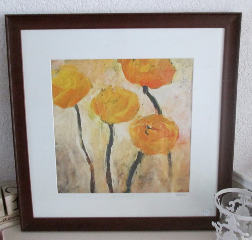 Corine Annelies van Dolder. -Ranonkels- Mooie lithografie. Gesigneerd. Ingelijst verkocht voor € 75!