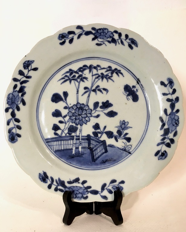 Chinees bord - Qianlong periode - met floraal decor - Uit ca. 1770 kopen? Bied vanaf 1!