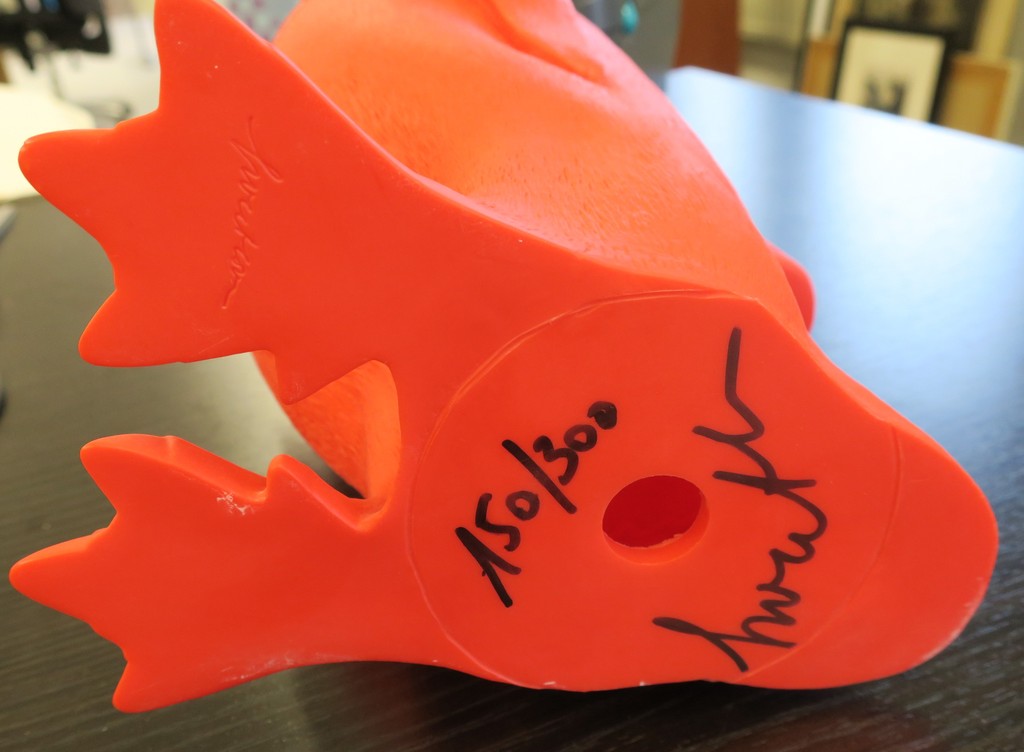 William Sweetlove: Gerecycled plastic, Penguin met waterfles rood kopen? Bied vanaf 220!
