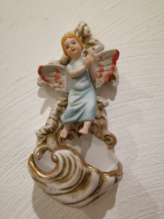 zeer oud porceleinen wijwater vaatje kopen? Bied vanaf 15!