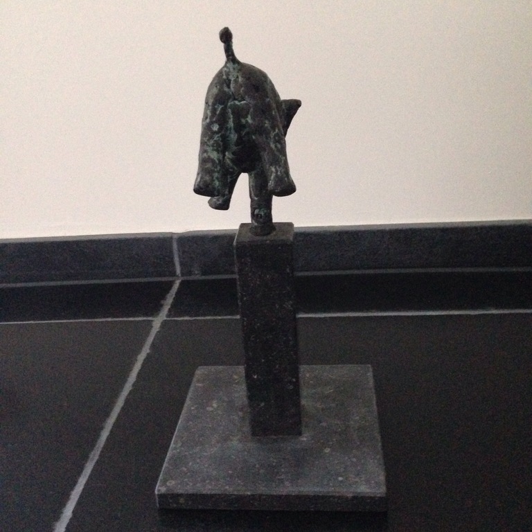 Olifant balancerend op 1 poot kopen? Bied vanaf 300!